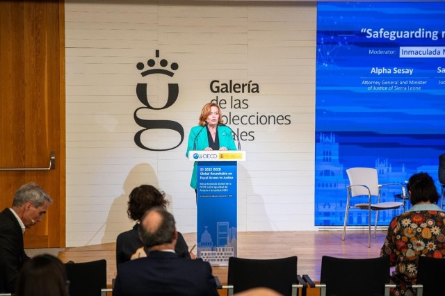 La vicepresidenta del TC modera la sesión "Salvaguardar el Estado de Derecho: liderazgo y poder judicial" de la Mesa Redonda Global de la OCDE sobre Igualdad de Acceso a la Justicia